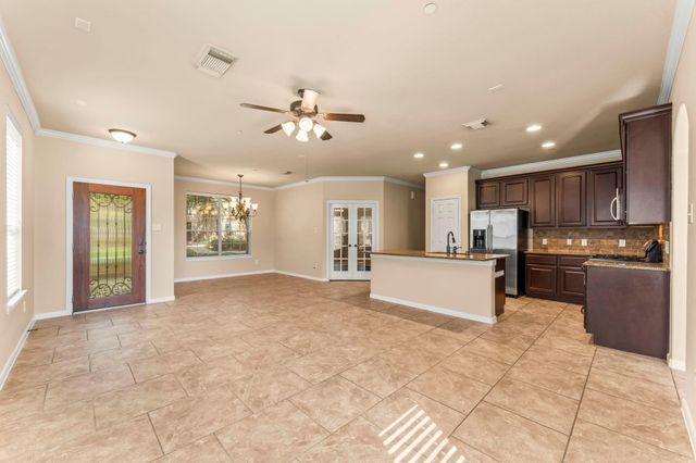 18 Umbria, The Woodlands, TX 77382
