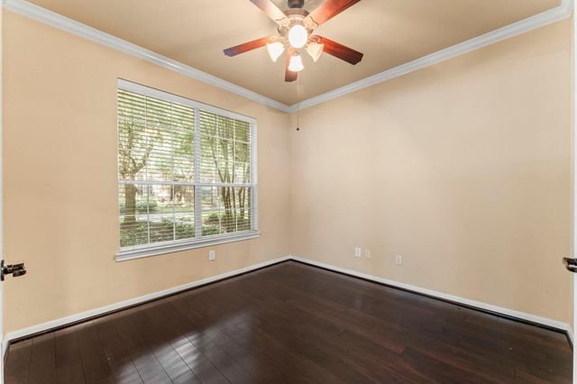 18 Umbria, The Woodlands, TX 77382