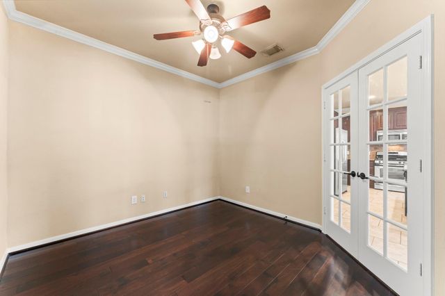 18 Umbria, The Woodlands, TX 77382