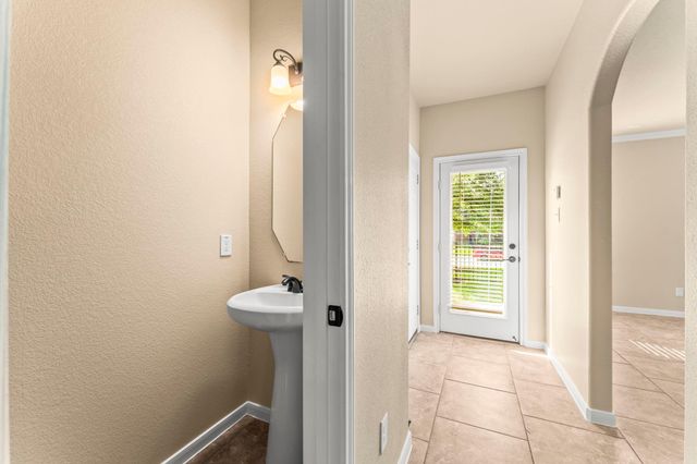 18 Umbria, The Woodlands, TX 77382