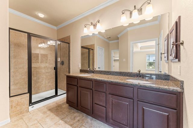 18 Umbria, The Woodlands, TX 77382