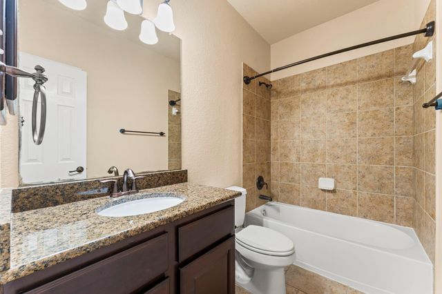 18 Umbria, The Woodlands, TX 77382