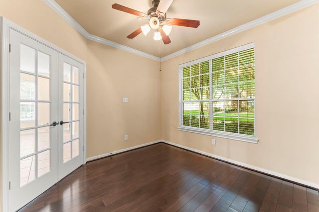 18 Umbria, The Woodlands, TX 77382