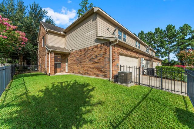 18 Umbria, The Woodlands, TX 77382