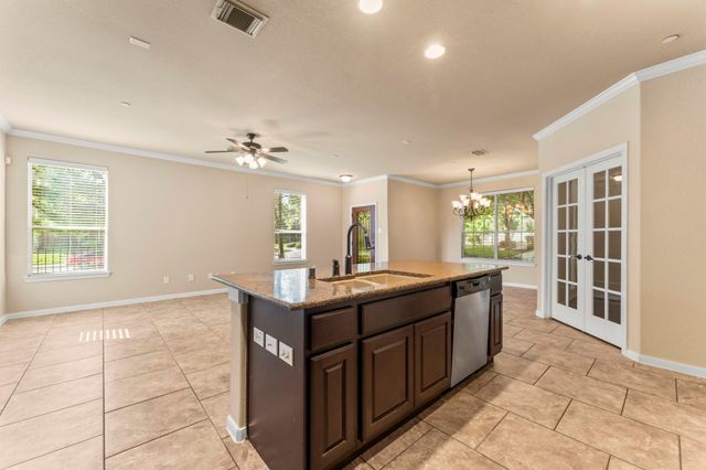 18 Umbria, The Woodlands, TX 77382
