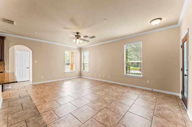 18 Umbria, The Woodlands, TX 77382