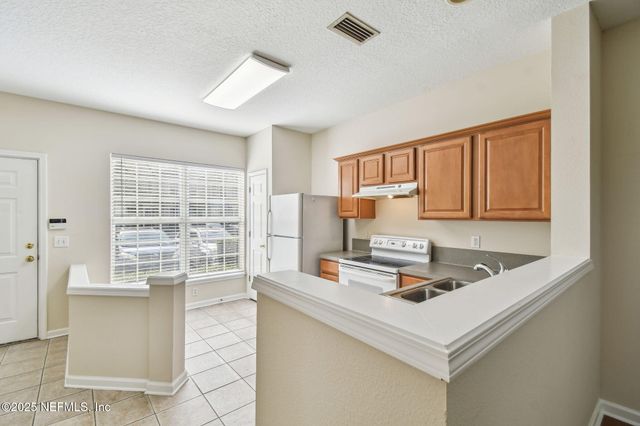 3542 LONE TREE Lane, Jacksonville, FL 32216