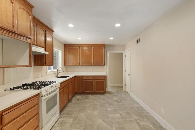 2555 W Sonoma Ave, Stockton, CA 95204
