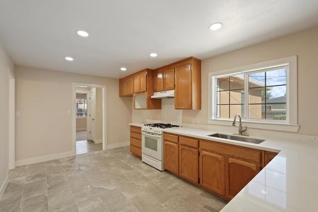 2555 W Sonoma Ave, Stockton, CA 95204