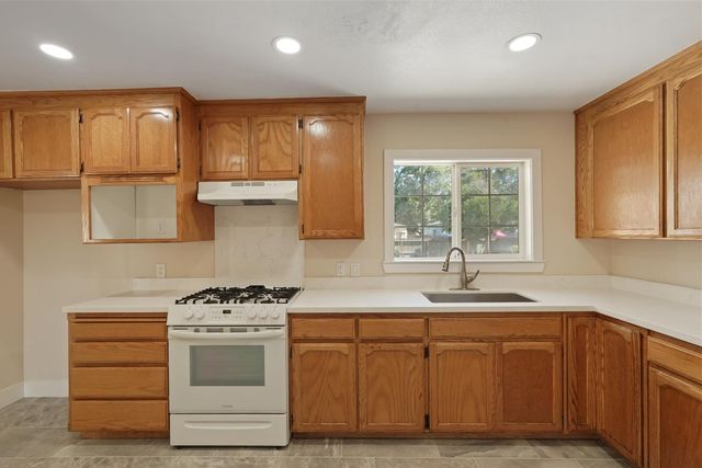 2555 W Sonoma Ave, Stockton, CA 95204