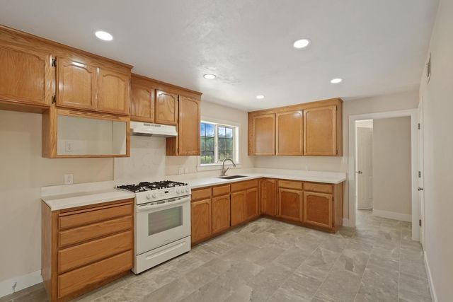 2555 W Sonoma Ave, Stockton, CA 95204