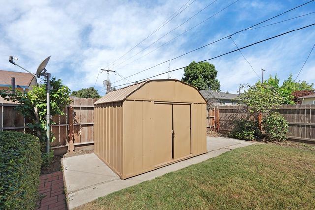 2555 W Sonoma Ave, Stockton, CA 95204