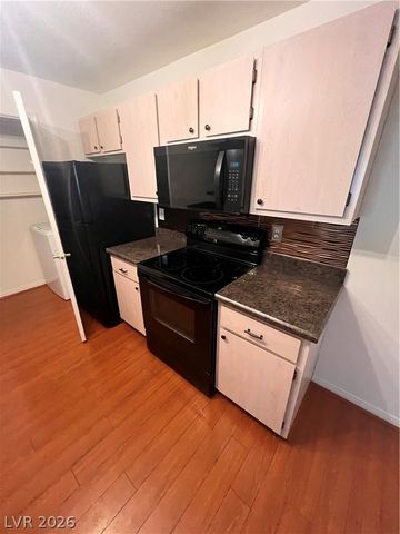 231 West Horizon Ridge Parkway 1421, Henderson, NV 89012