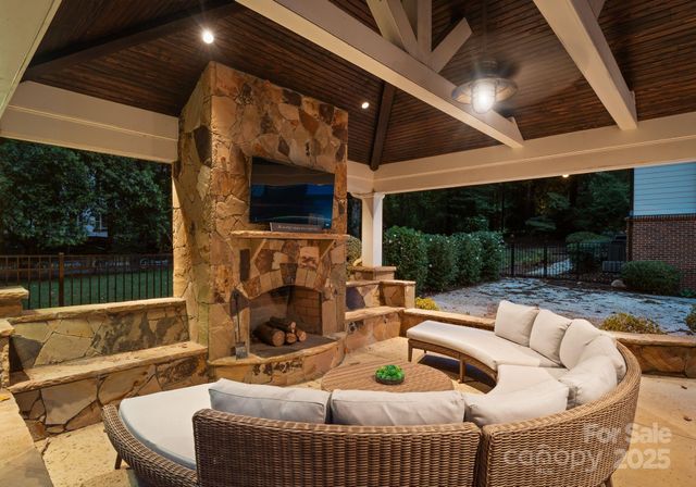 7342 Sardis Road, Charlotte, NC 28270