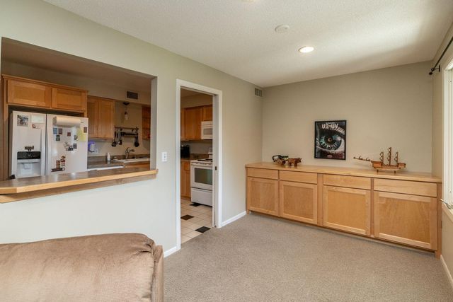 1860 Eagle Ridge Drive W304, Mendota Heights, MN 55118