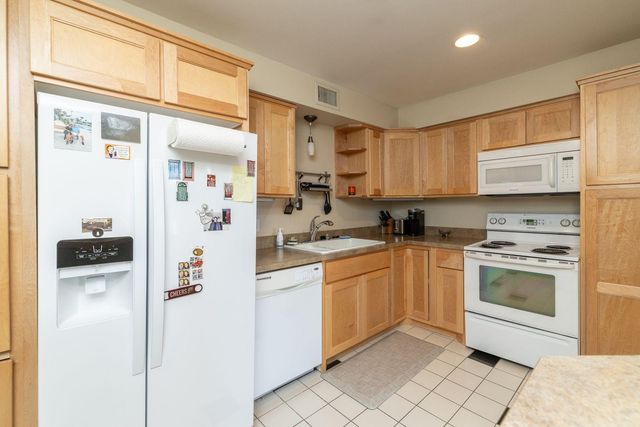 1860 Eagle Ridge Drive W304, Mendota Heights, MN 55118