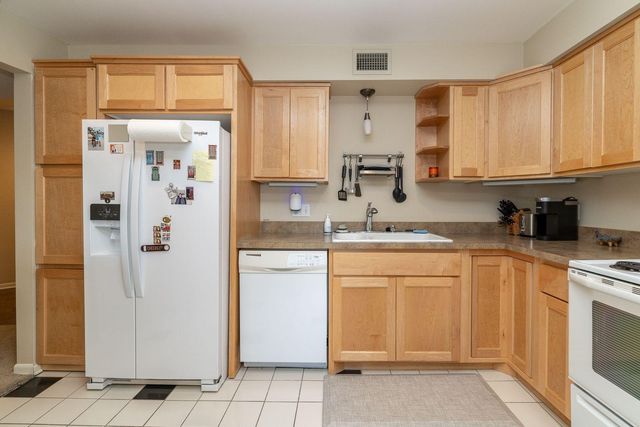 1860 Eagle Ridge Drive W304, Mendota Heights, MN 55118