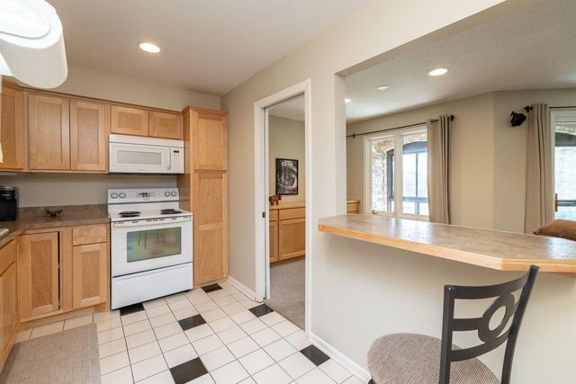 1860 Eagle Ridge Drive W304, Mendota Heights, MN 55118