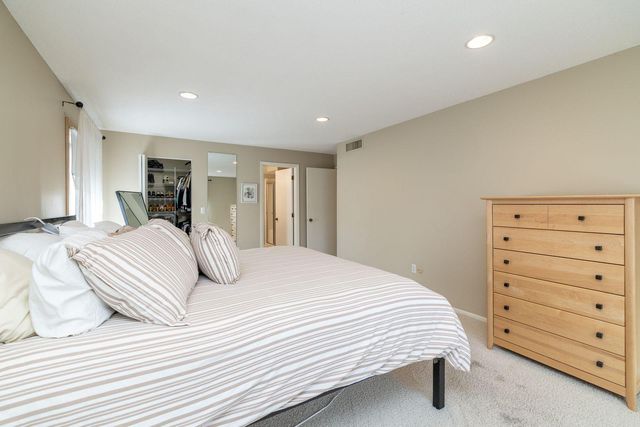 1860 Eagle Ridge Drive W304, Mendota Heights, MN 55118