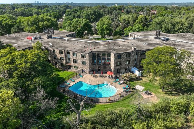 1860 Eagle Ridge Drive W304, Mendota Heights, MN 55118