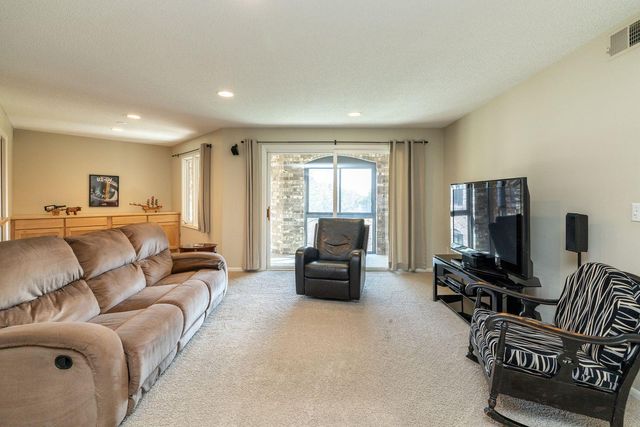 1860 Eagle Ridge Drive W304, Mendota Heights, MN 55118