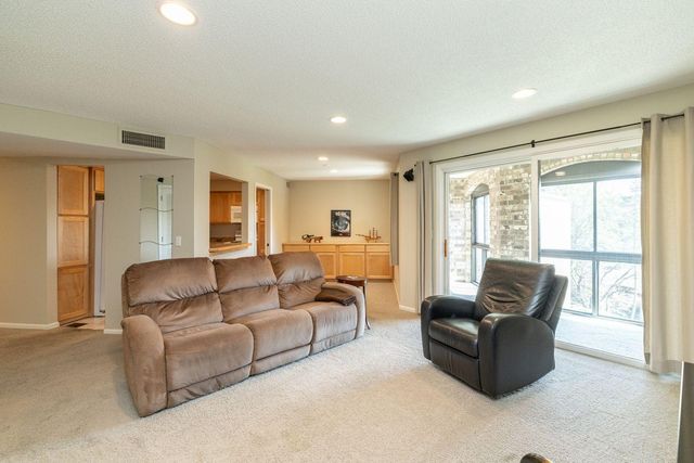 1860 Eagle Ridge Drive W304, Mendota Heights, MN 55118