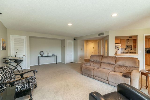 1860 Eagle Ridge Drive W304, Mendota Heights, MN 55118