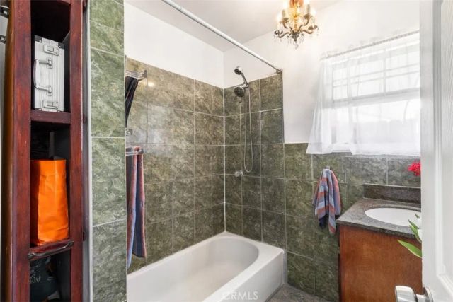 657 W 66th, Los Angeles, CA 90044