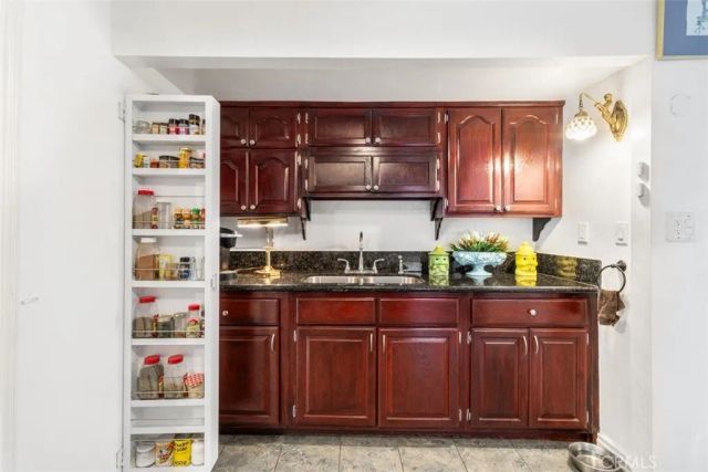 657 W 66th, Los Angeles, CA 90044