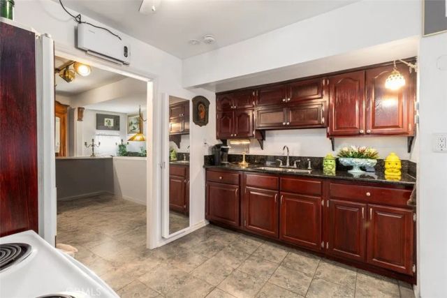 657 W 66th, Los Angeles, CA 90044