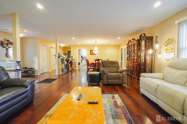 675 Yarborough Way A, Monroe, NJ 08831