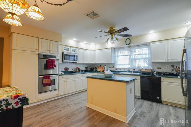 675 Yarborough Way A, Monroe, NJ 08831