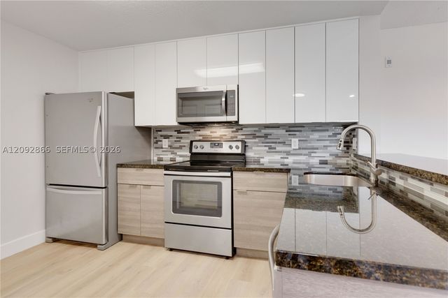 10125 W Sunrise Blvd 302, Plantation, FL 33322