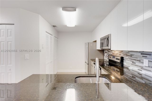 10125 W Sunrise Blvd 302, Plantation, FL 33322