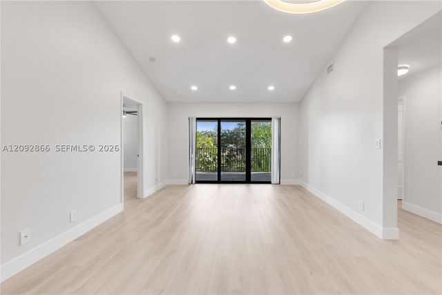 10125 W Sunrise Blvd 302, Plantation, FL 33322