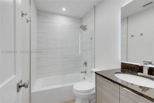 10125 W Sunrise Blvd 302, Plantation, FL 33322