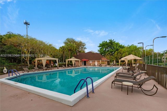 10125 W Sunrise Blvd 302, Plantation, FL 33322
