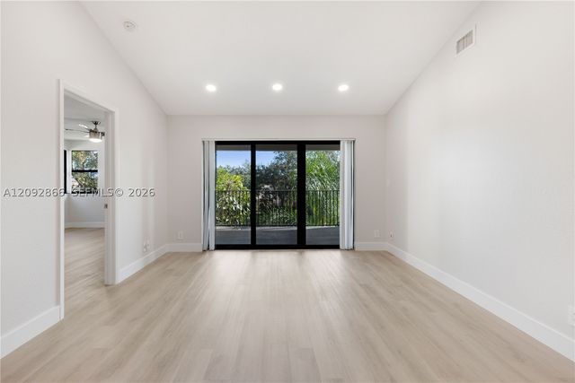 10125 W Sunrise Blvd 302, Plantation, FL 33322