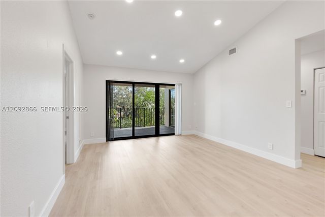 10125 W Sunrise Blvd 302, Plantation, FL 33322