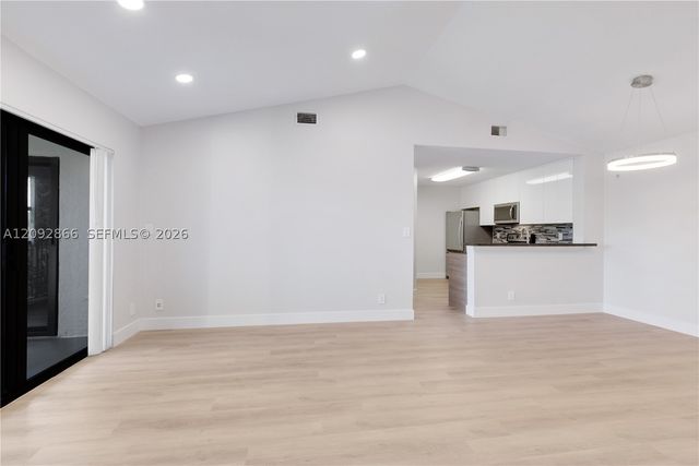 10125 W Sunrise Blvd 302, Plantation, FL 33322