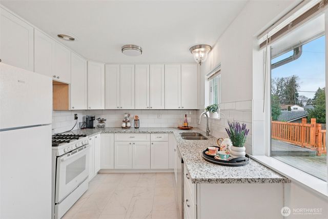 10316 Becker Drive SW, Lakewood, WA 98499