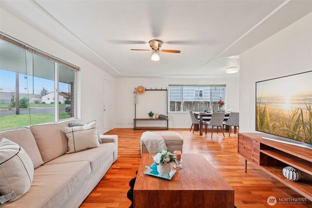 10316 Becker Drive SW, Lakewood, WA 98499