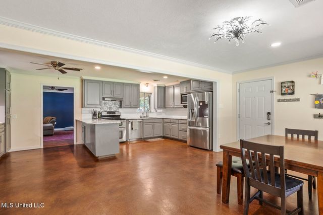 205 Dahaja Circle, Clinton, MS 39056