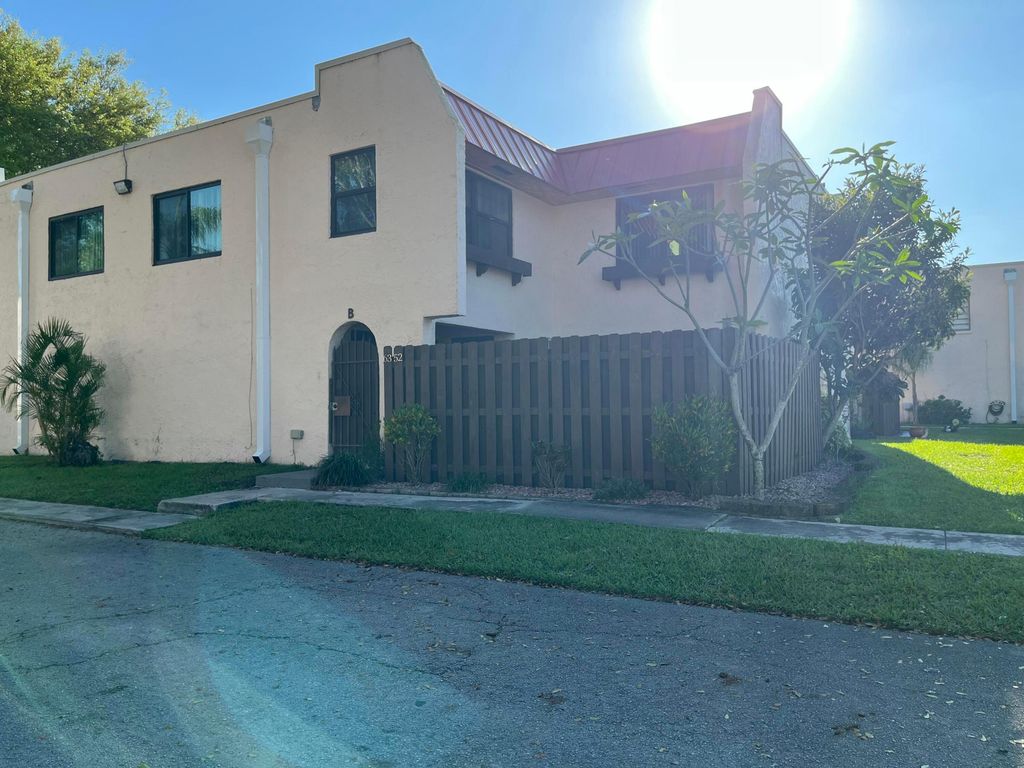 6352 Seven Springs Boulevard, Greenacres, FL 33463