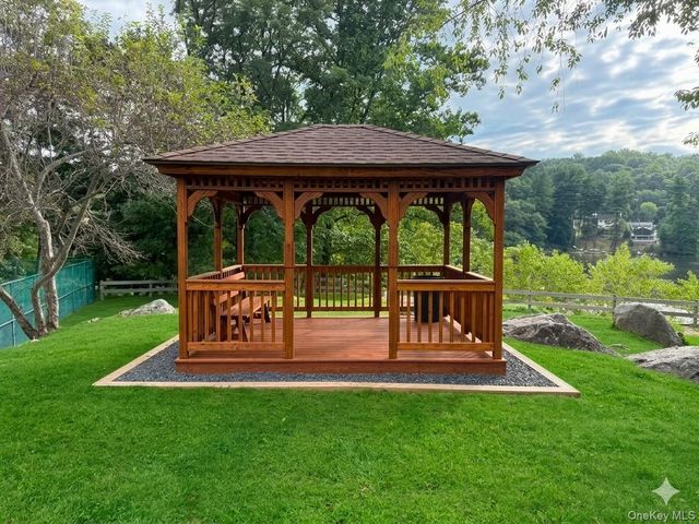 1 Schuyler Lane, Cortlandt Manor, NY 10567