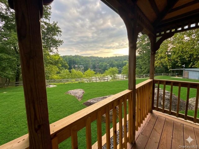 1 Schuyler Lane, Cortlandt Manor, NY 10567