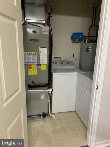 2910 BROYHILL CT, Fredericksburg, VA 22408