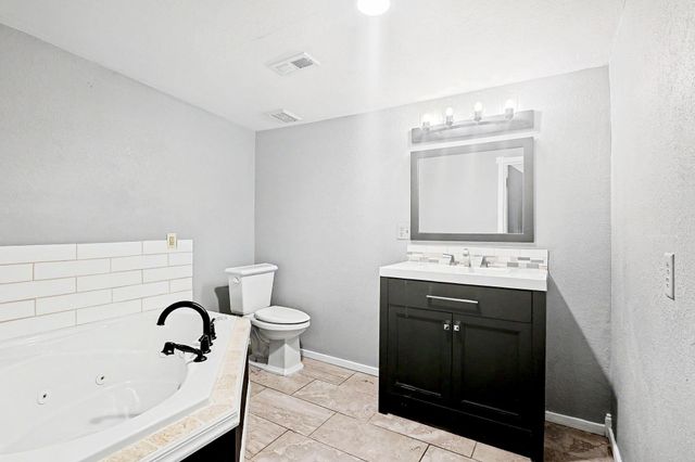 1827 SE 20th Street, El Dorado, KS 67042