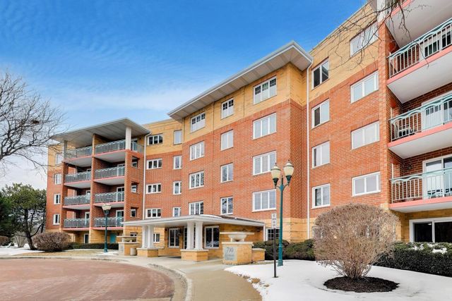 710 Creekside Drive 104A, Mount Prospect, IL 60056