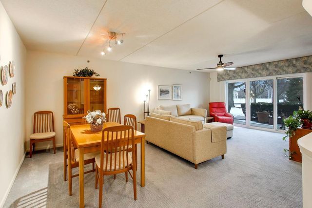 710 Creekside Drive 104A, Mount Prospect, IL 60056